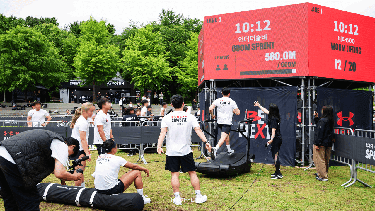 UA NEXT COMBINE 야외 종목 경기가 진행 중인 참가자들의 모습