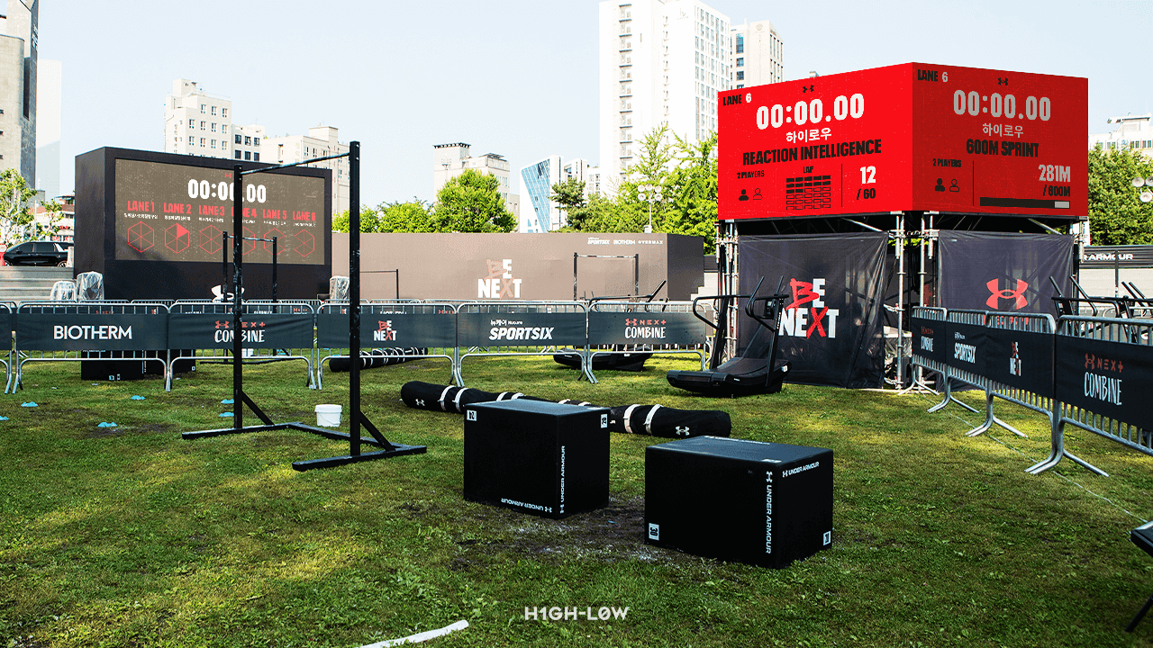 UA NEXT COMBINE 야외 트랙에서 종목을 수행하는 참가자 현장 사진